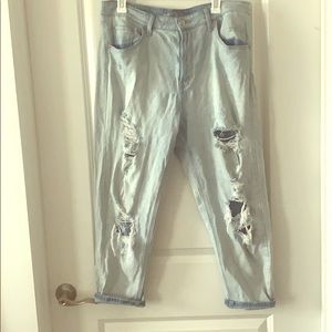 Cropped Distressed Jeans